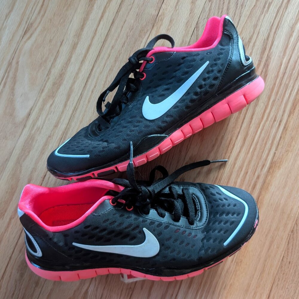 EUC Nike Training Free TR Luxe 2.0 black pink Women's 11 running shoes sneakers